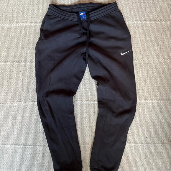 Nike Men’s Black Joggers Sweatpants Drawstring Cuffed Athletic Pants - Picture 1 of 3